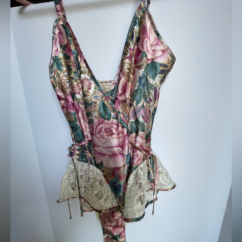 Vintage Victoria’s Secret Gold Label Floral Satin Lace Romper Pajamas Bodysuit
